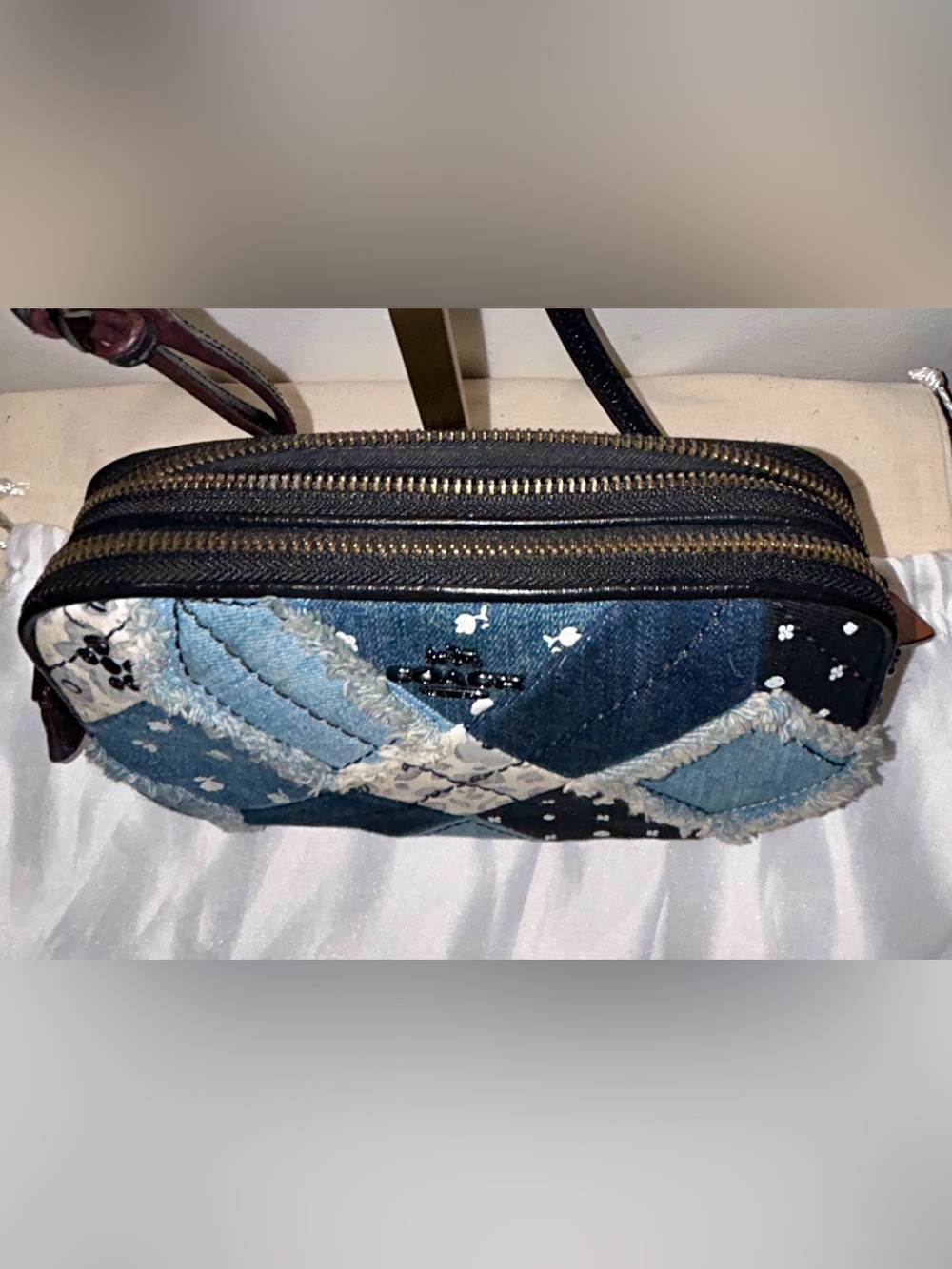 Coach Canyon Quilt Denim
Patchwork Crossbody Clutch/Crossbody bag - Picture 6 of 15
